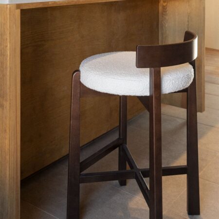 Confezione da 2 sgabelli alti in legno di rovere e rivestimento Manila
