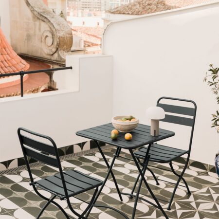 Set tavolo da giardino Janti (60x60 cm) e 2 sedie pieghevoli