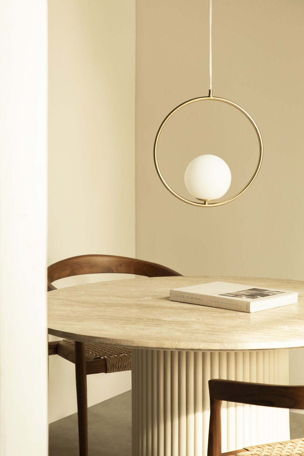 Lampada da soffitto Blaise in metallo con sfera in vetro