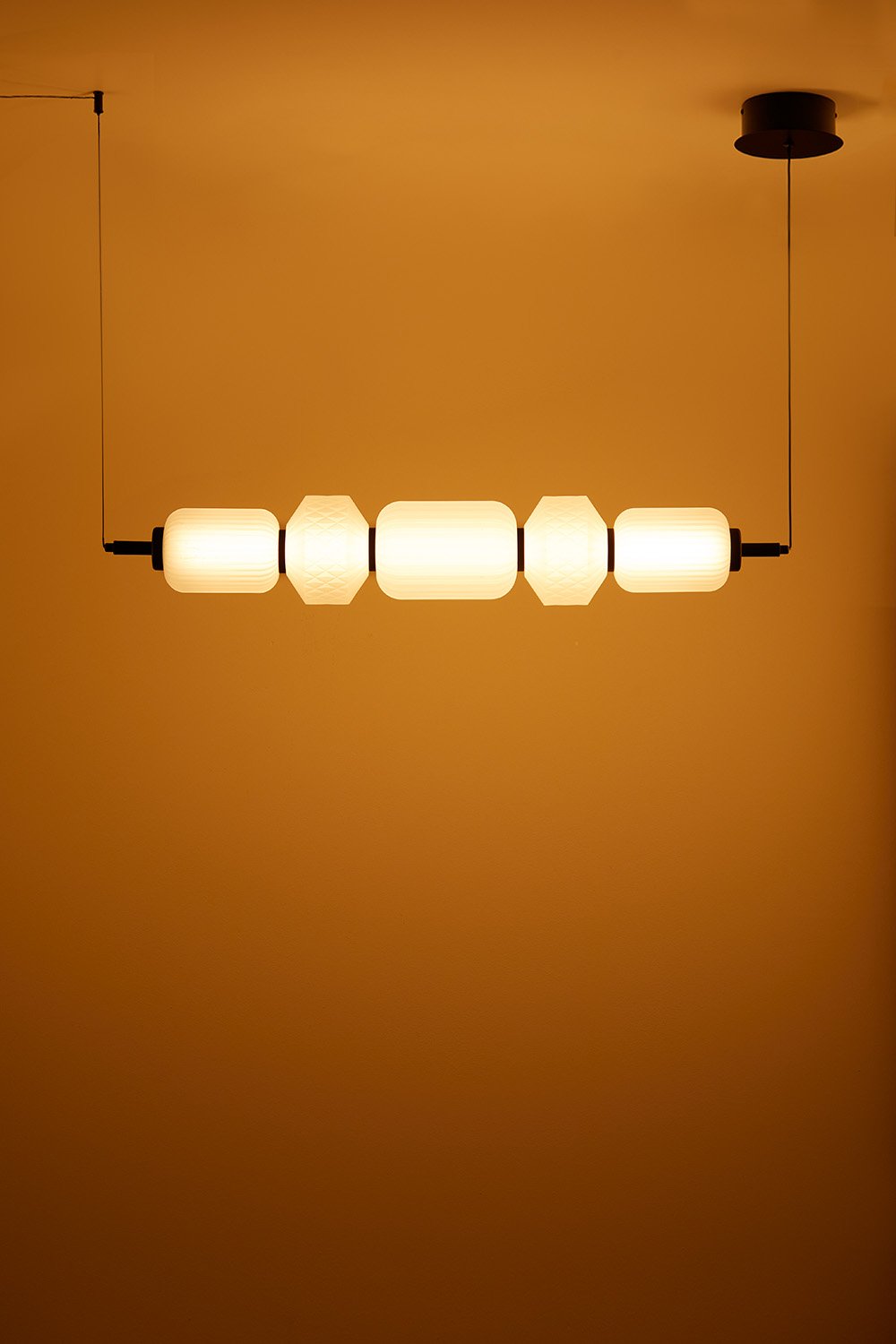 Plafoniera lineare a LED in ferro e vetro (95 cm) Necsar