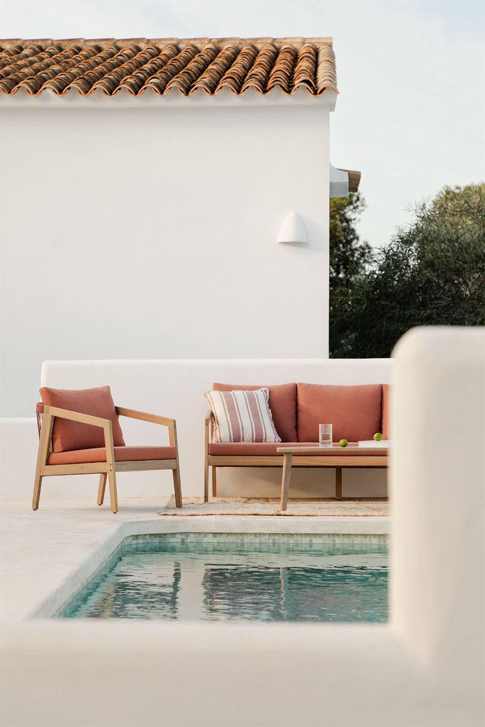 Sedia da giardino Kaela in legno di acacia e corda intrecciata