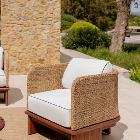 Poltrona da giardino Famara in rattan e legno di acacia