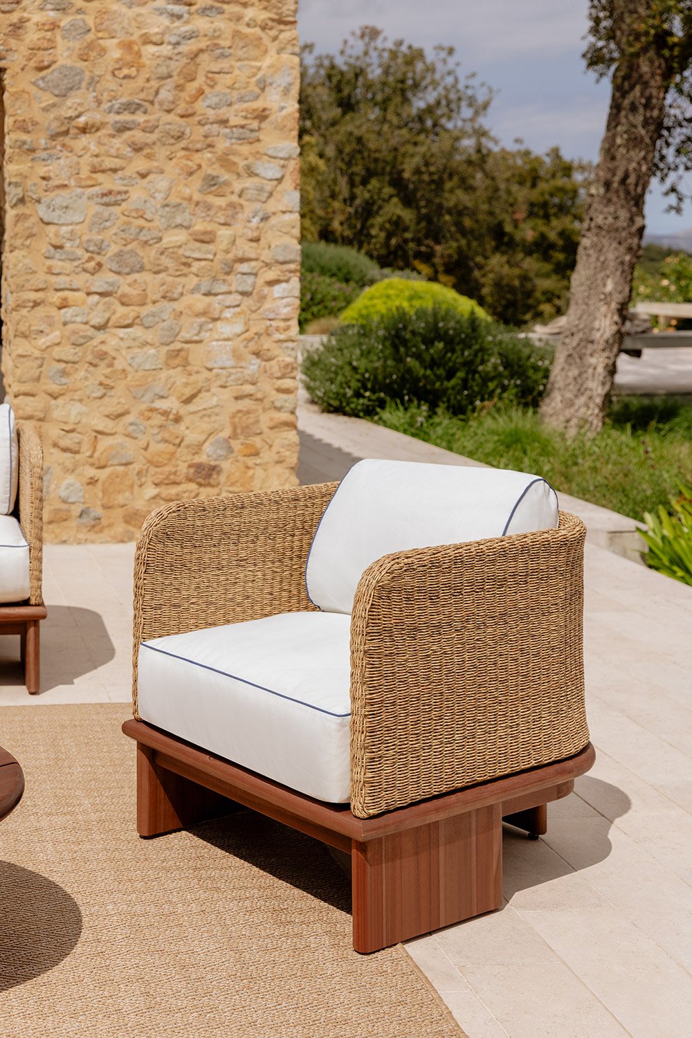 Poltrona da giardino Famara in rattan e legno di acacia