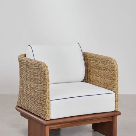Poltrona Famara in rattan e legno di acacia