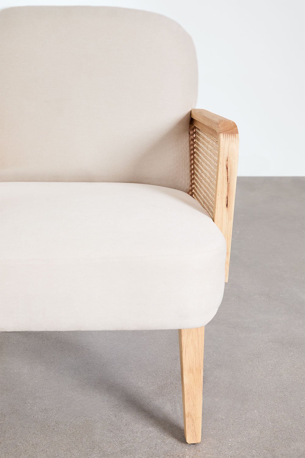 Poltrona in legno di caucciù e rattan Icon