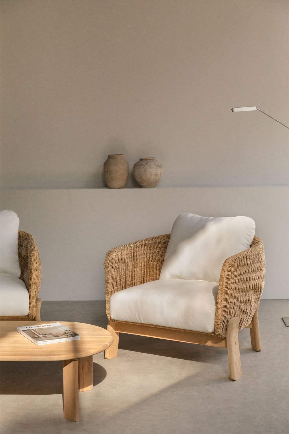 Poltrona Leilan in legno di acacia e rattan sintetico