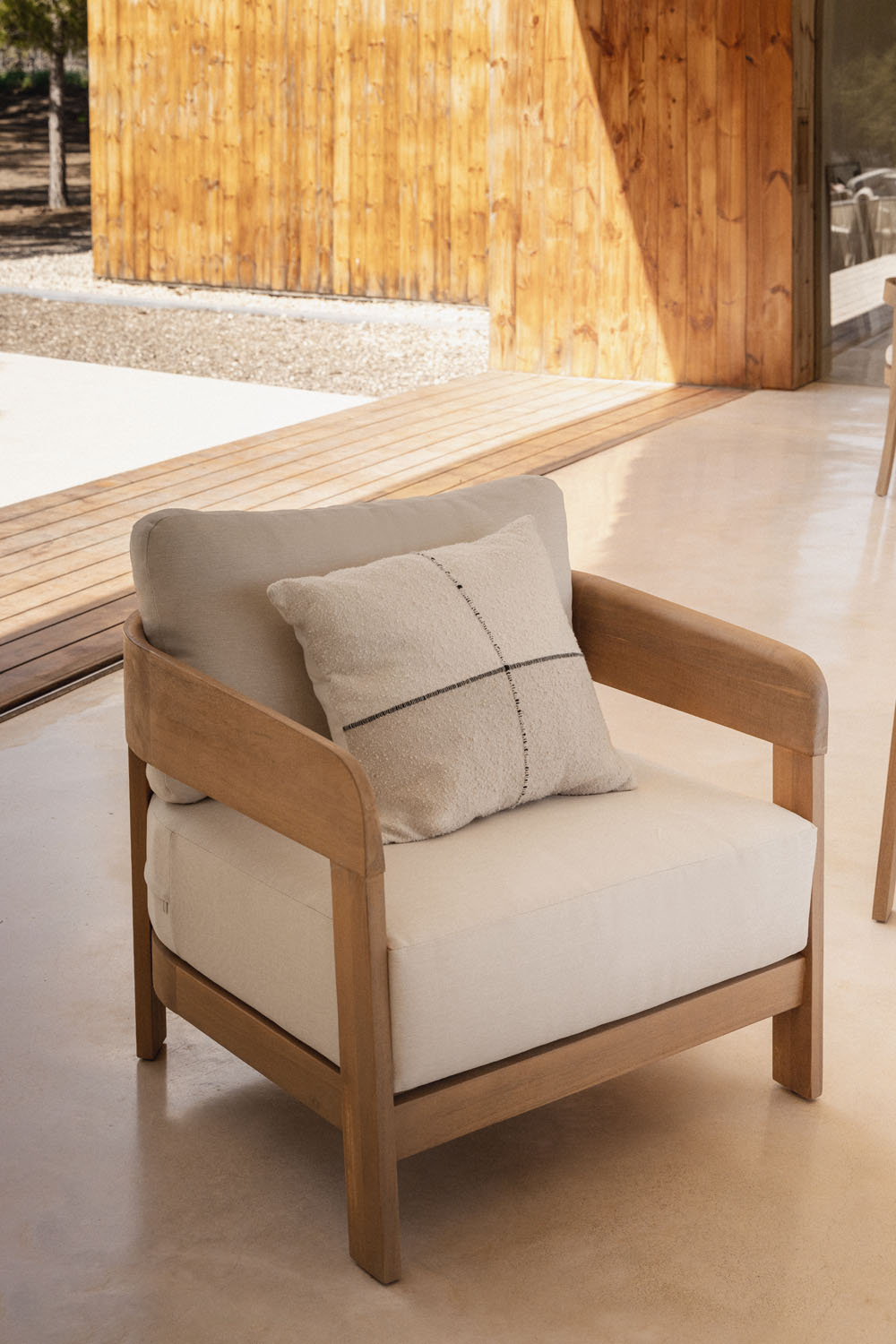 Poltrona Uleno in legno di acacia
