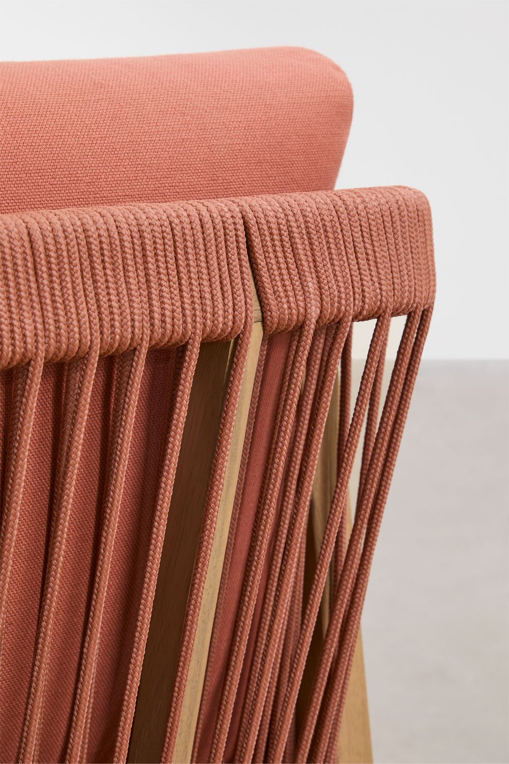 Poltrona Kaela in legno di acacia e corda intrecciata