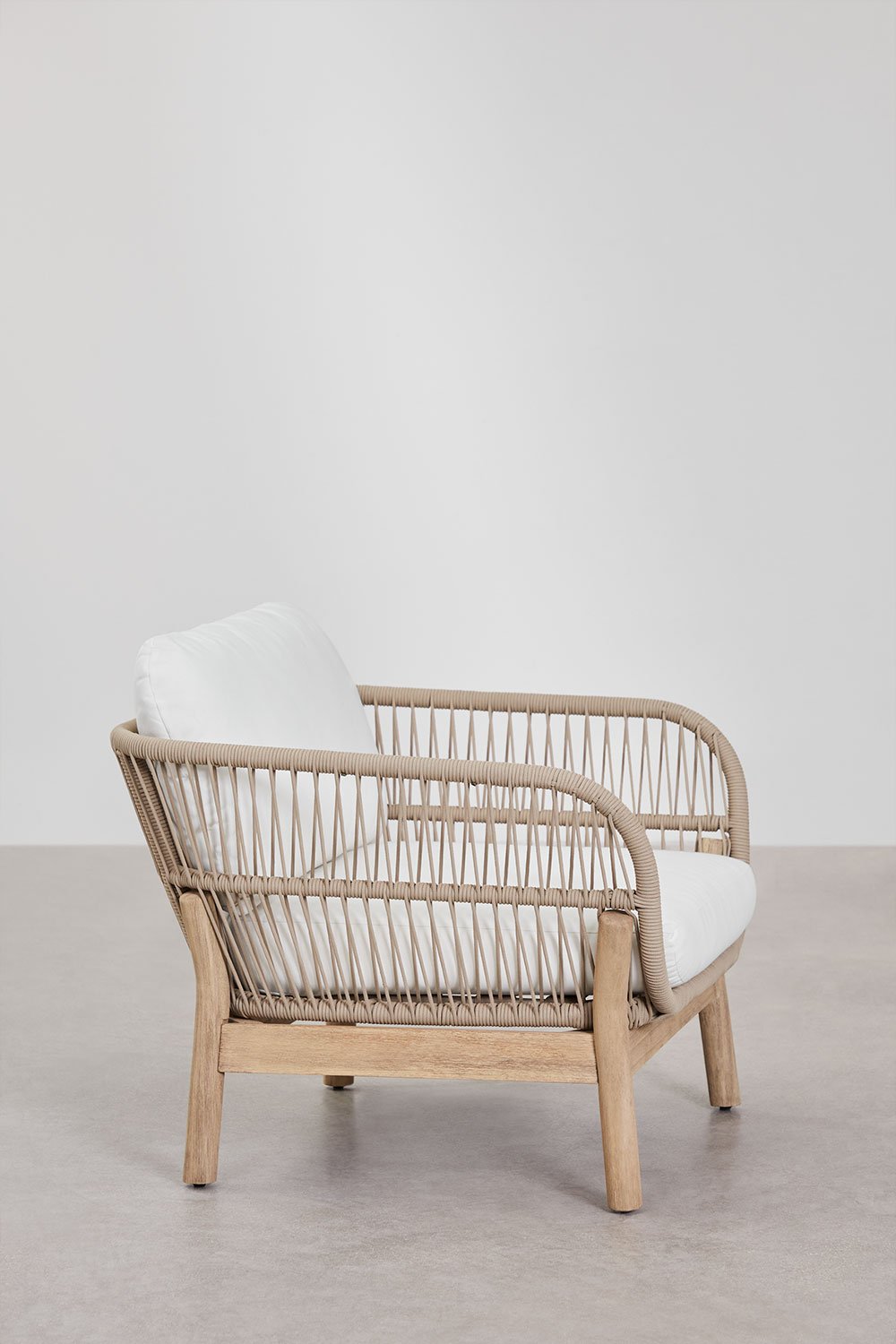 Poltrona Karvia in alluminio e legno di acacia