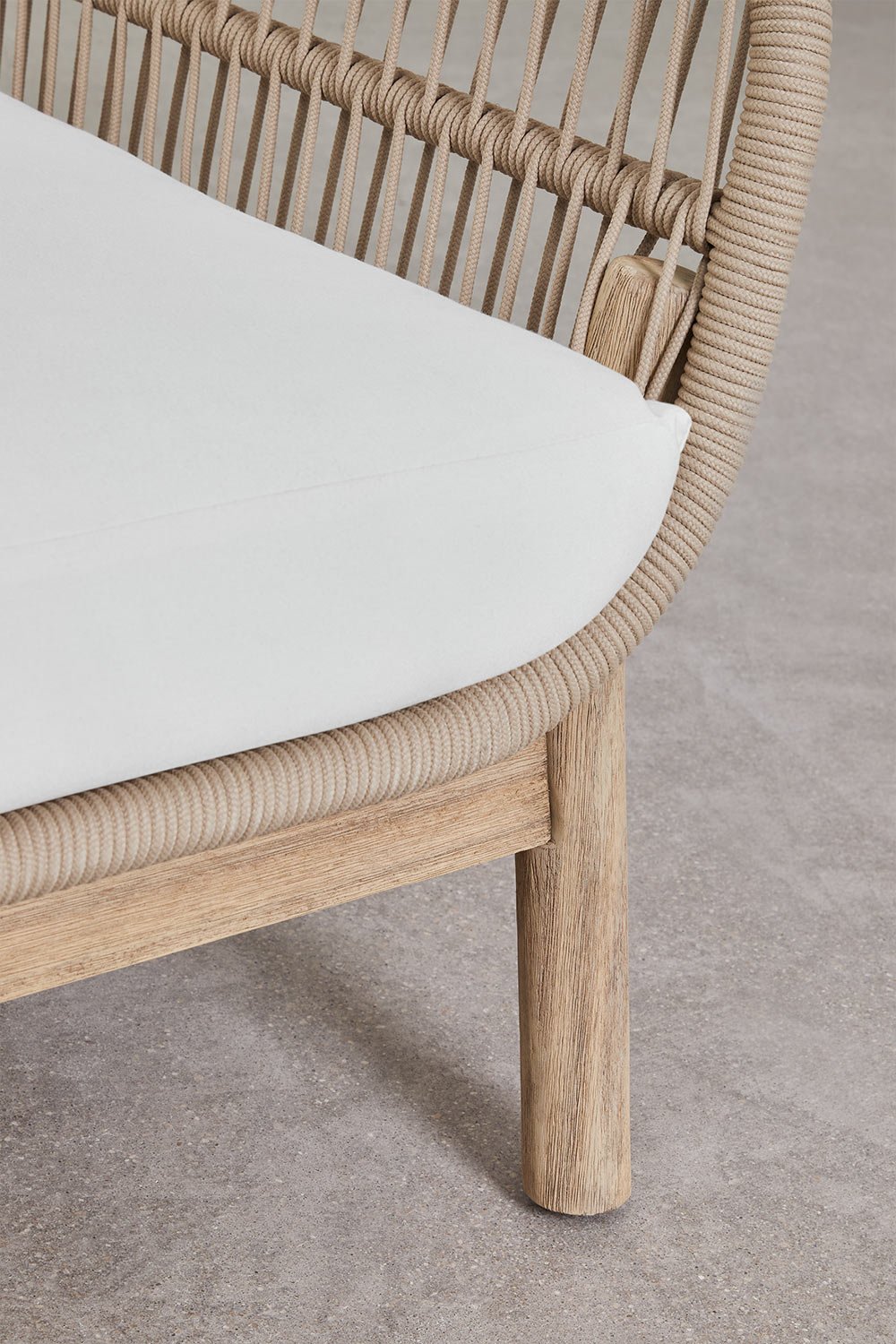 Poltrona Karvia in alluminio e legno di acacia