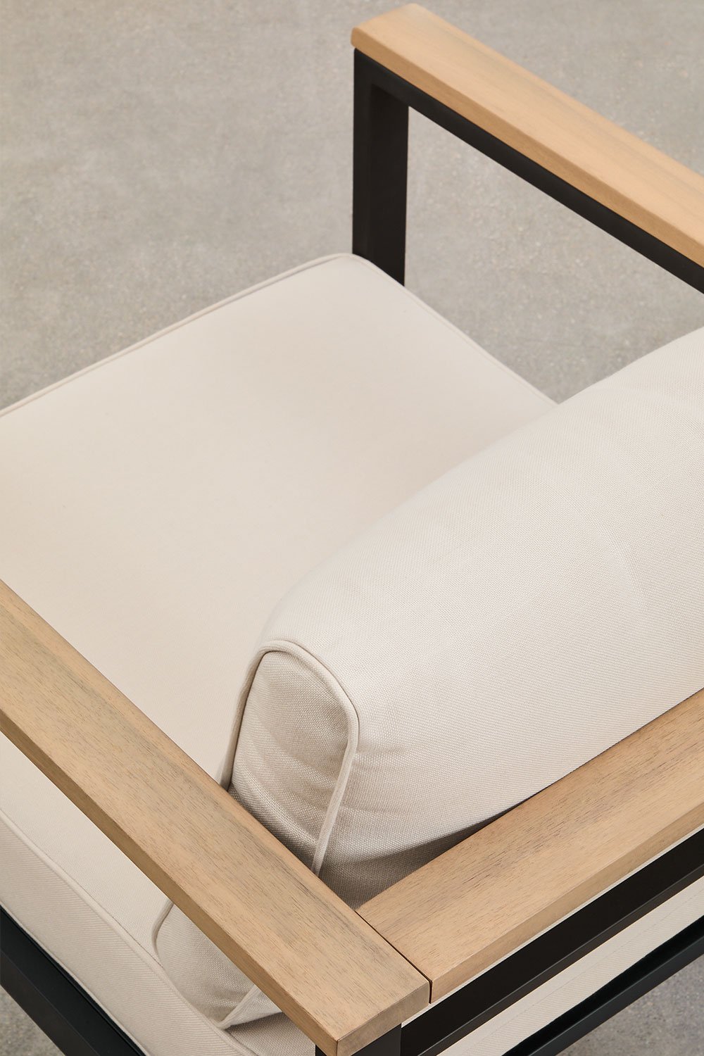 Poltrona Lipov in alluminio e legno di acacia