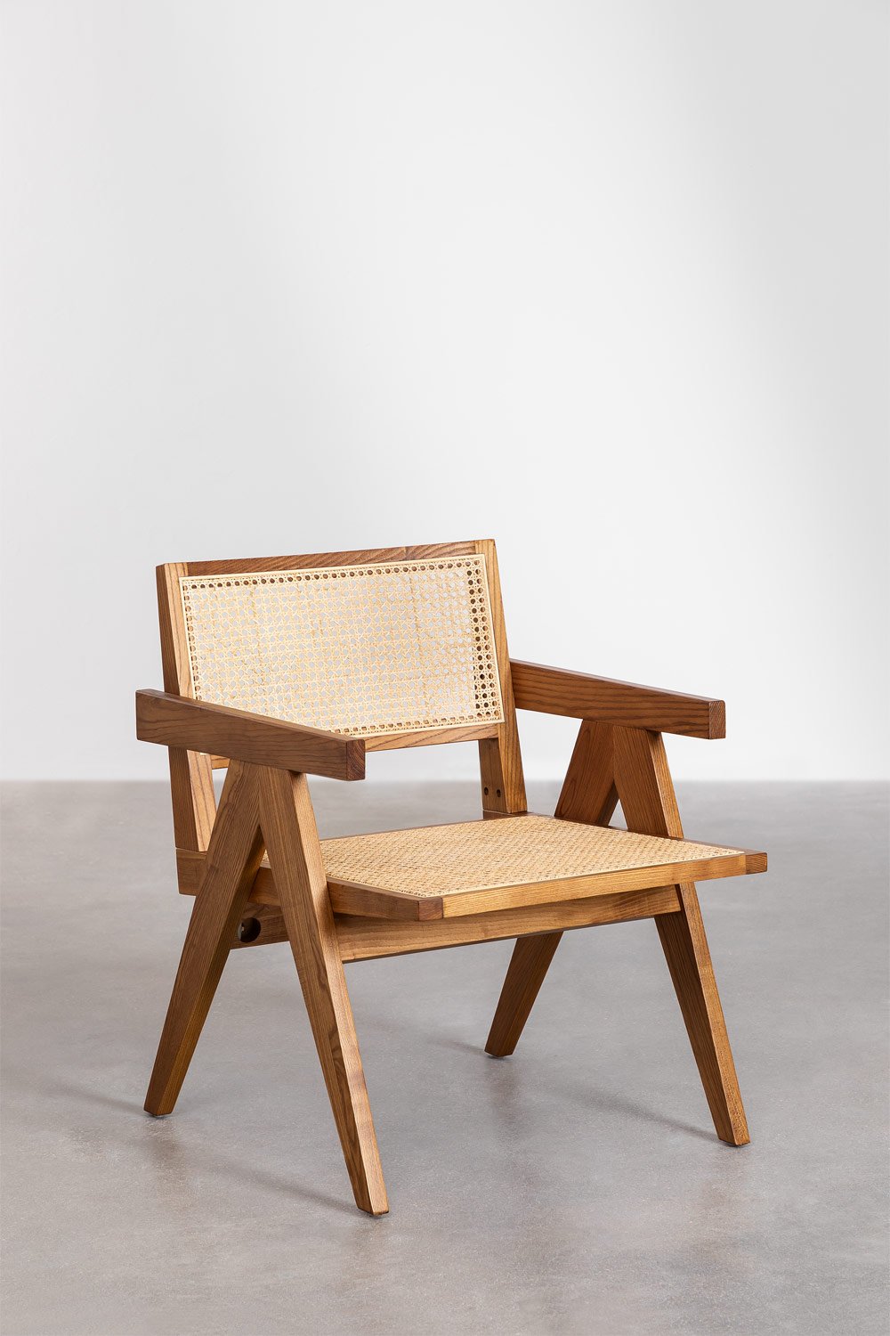 Poltrona Lali con braccioli in legno di frassino e rattan