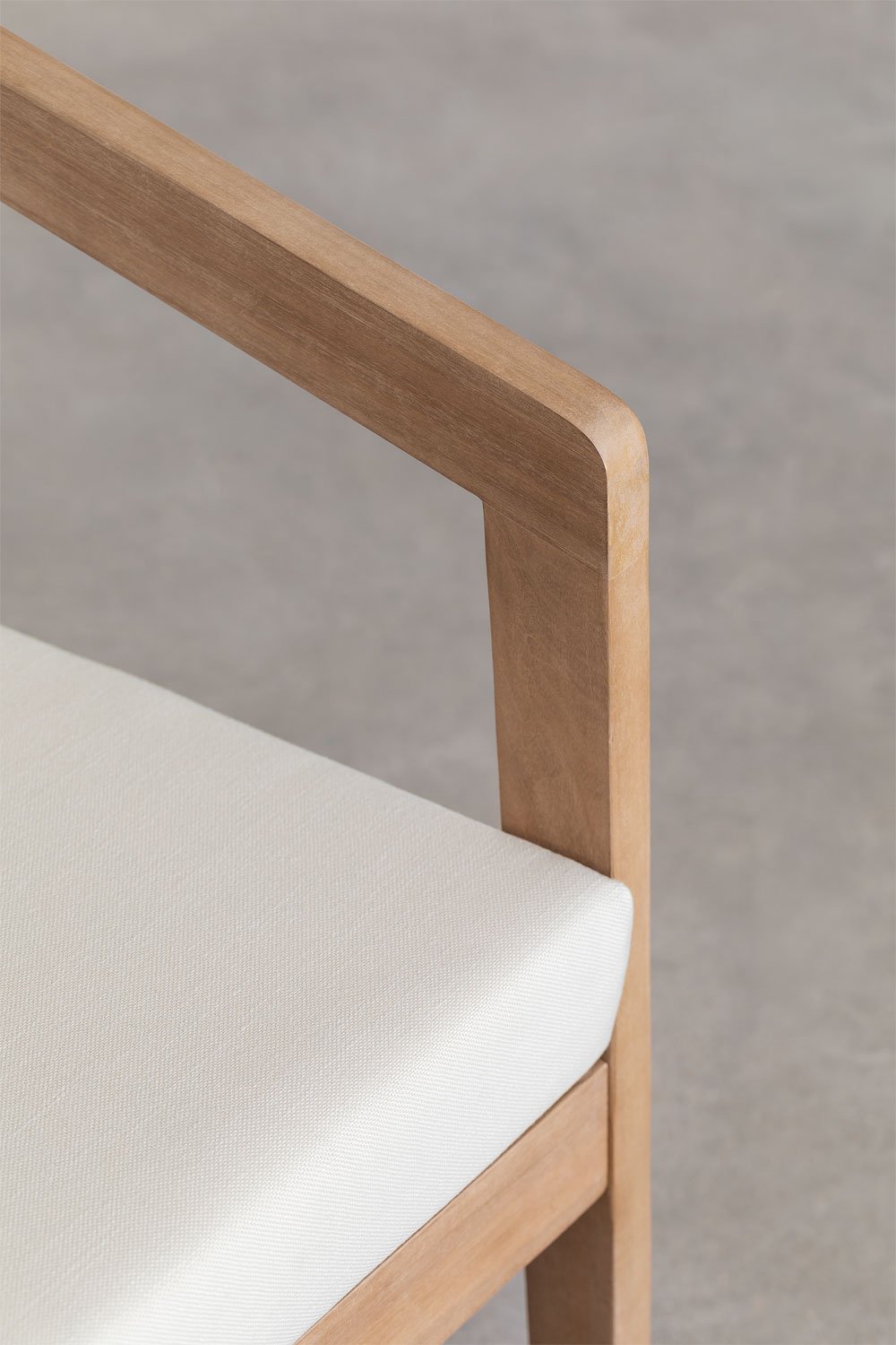 Poltrona in legno di acacia Kaela