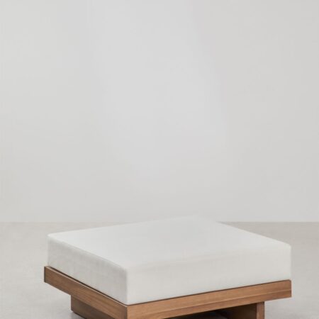 Pouf Dailin in legno di acacia