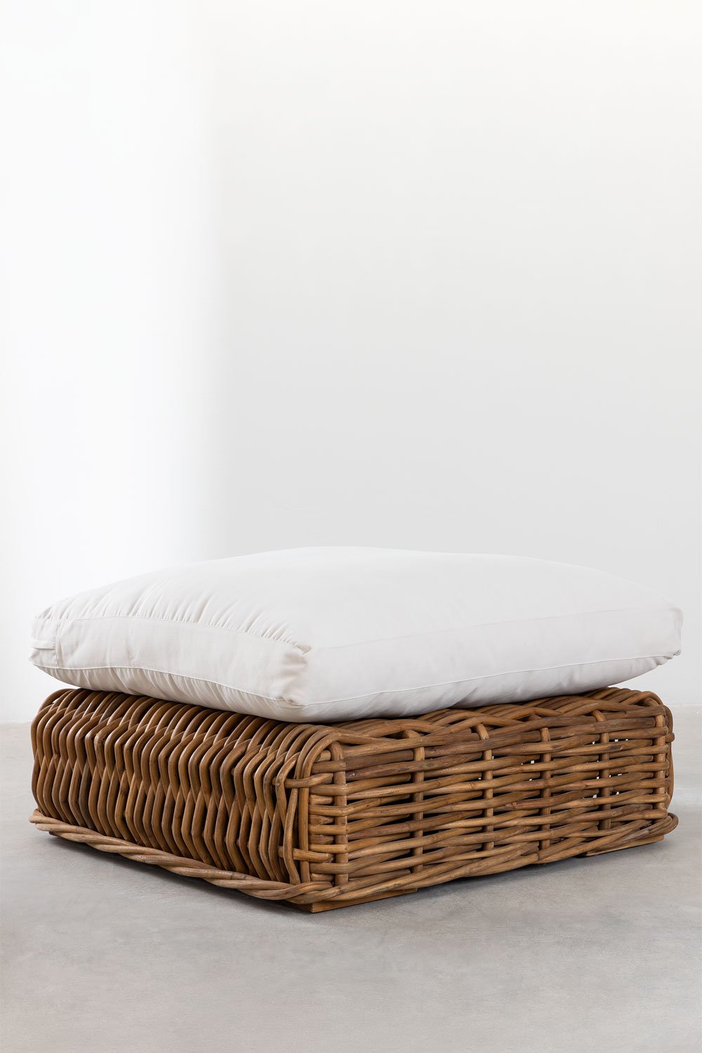 Pouf in rattan Milu