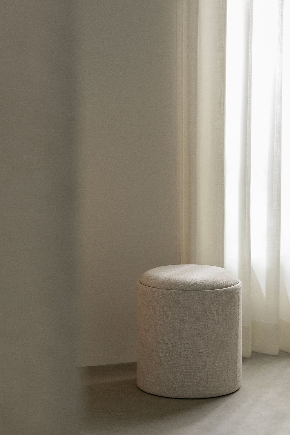 Pouf rotondo imbottito Berkeleni con vassoio e contenitore