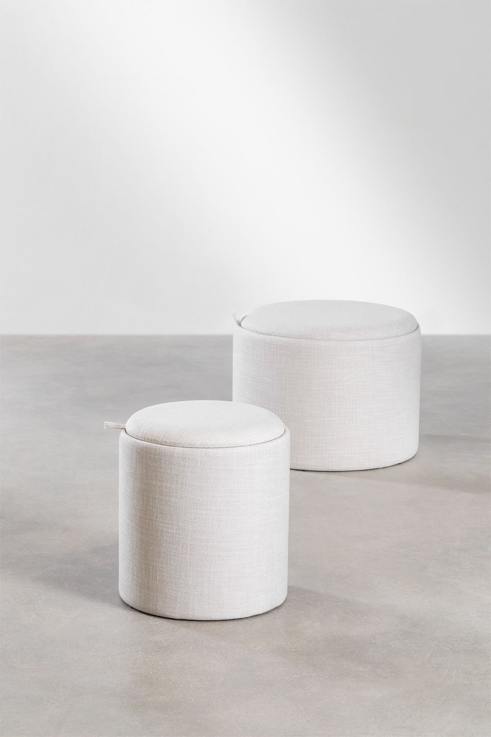 Pouf rotondo imbottito Berkeleni con vassoio e contenitore