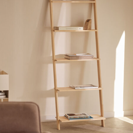 Scaffalatura in legno Korvil