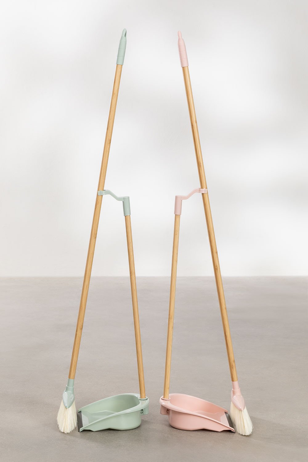 Scopa e paletta in legno Jalei