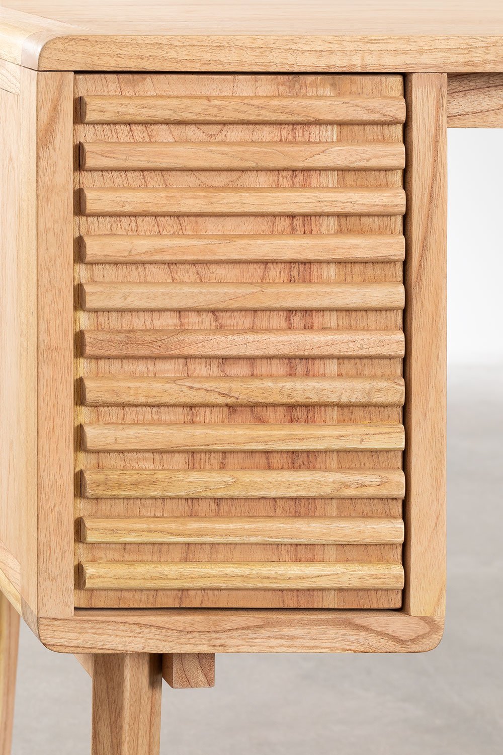 Scrivania in legno Deleyna
