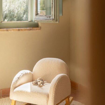 Sedia a dondolo in pelle di pecora Gigis Kids