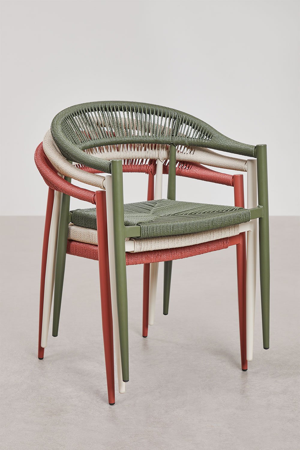 Sedia da giardino impilabile con braccioli in alluminio e rattan sintetico Amatria