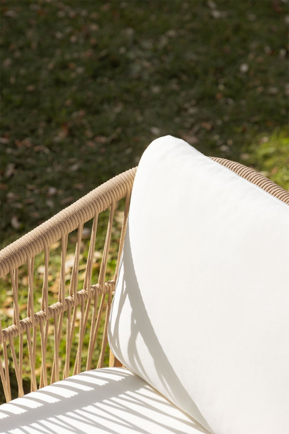 Sedia da giardino con braccioli in legno di acacia e corda intrecciata Karvia