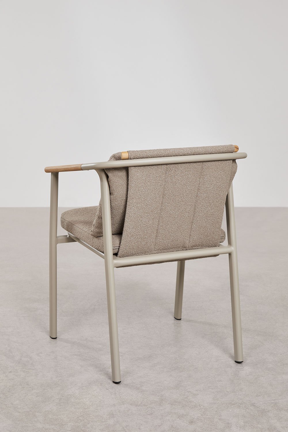 Sedia da pranzo Yervin con braccioli in alluminio e tessuto bouclé