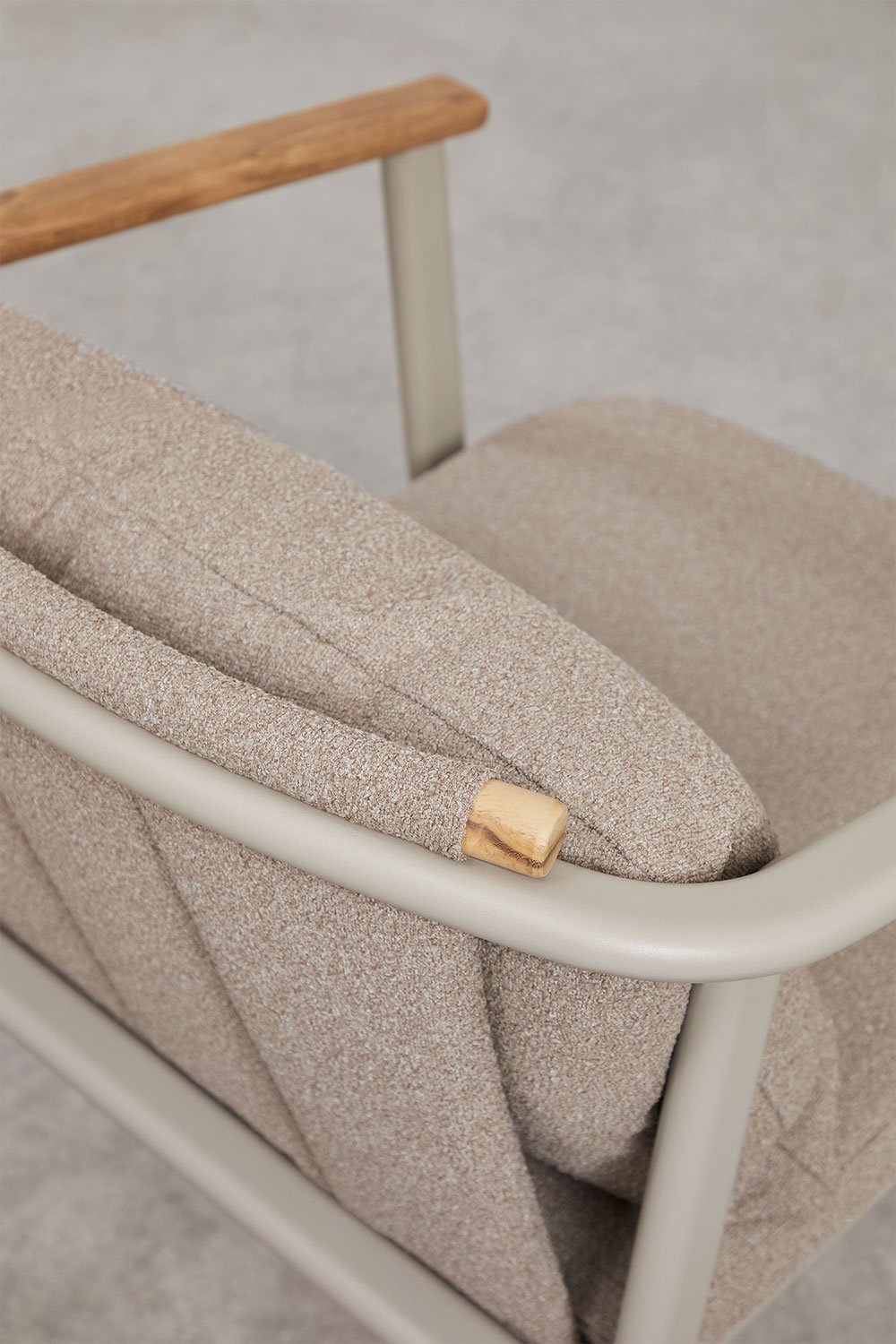 Sedia da pranzo Yervin con braccioli in alluminio e tessuto bouclé