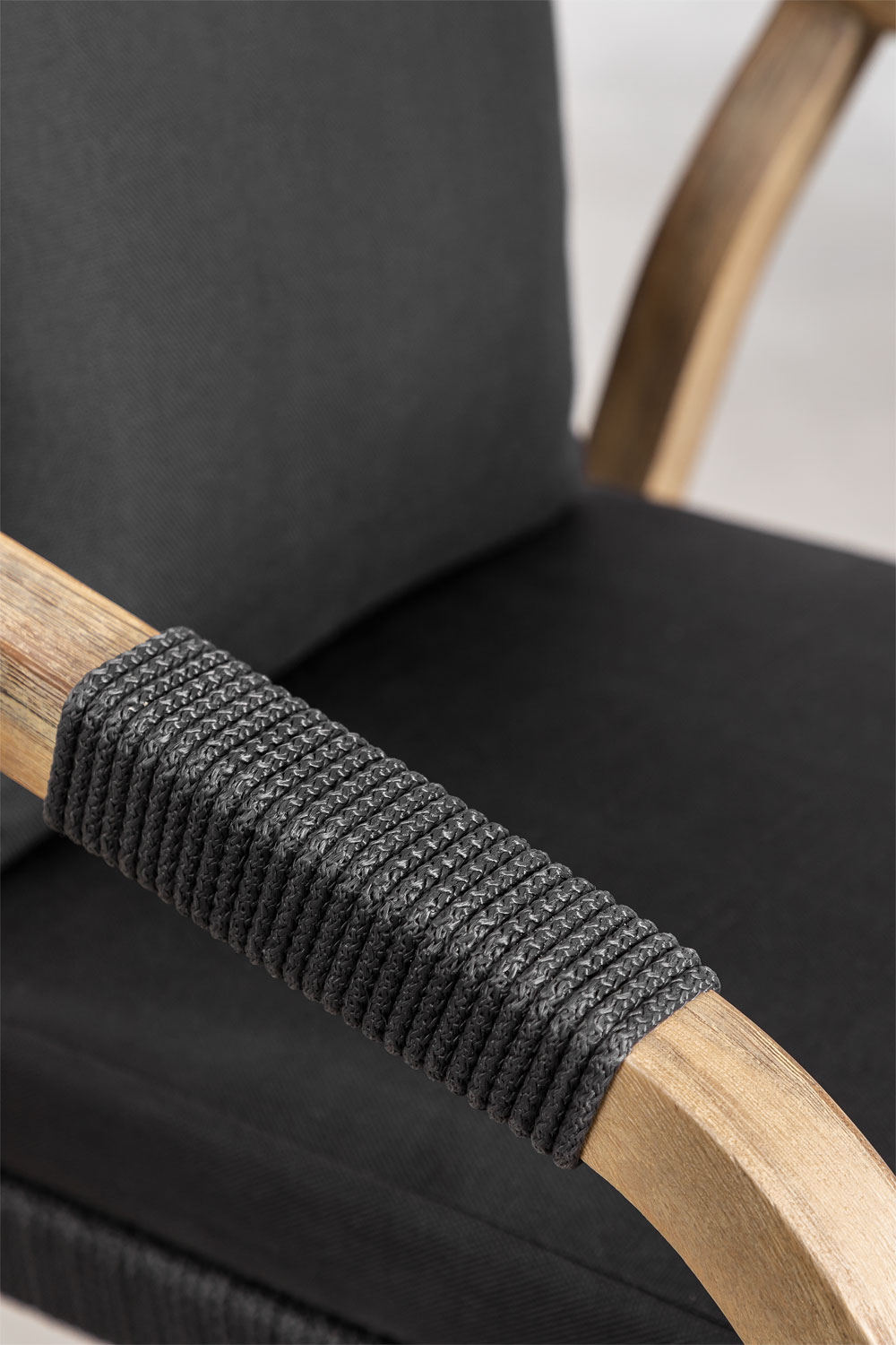 Sedia da pranzo con braccioli in legno di acacia Dubai
