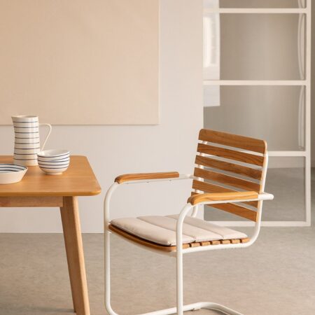 Sedia da pranzo con braccioli in legno di teak e alluminio Lowel