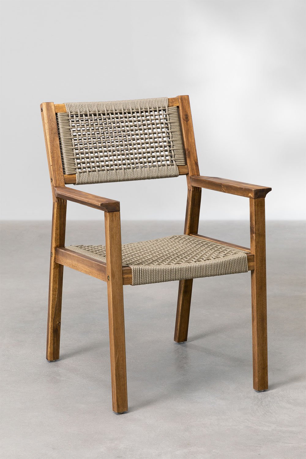Sedia da pranzo quadrata in legno di acacia e corda intrecciata con braccioli Tenay Square