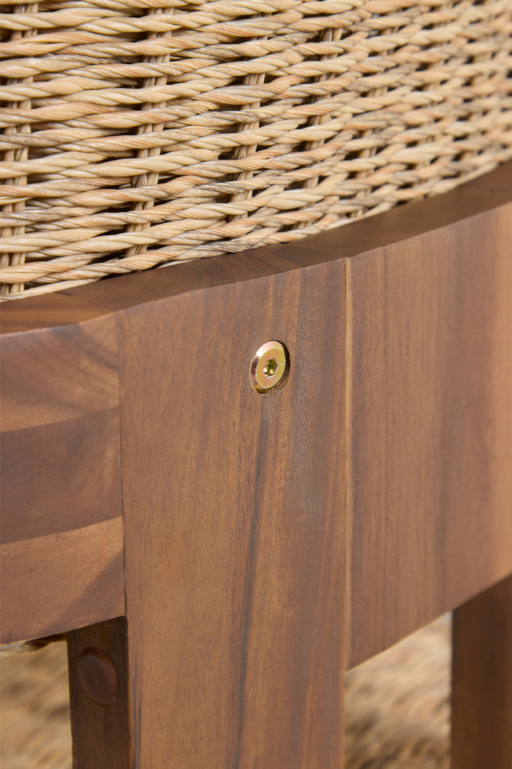 Sedia da pranzo Ginara in legno di acacia e rattan sintetico con braccioli