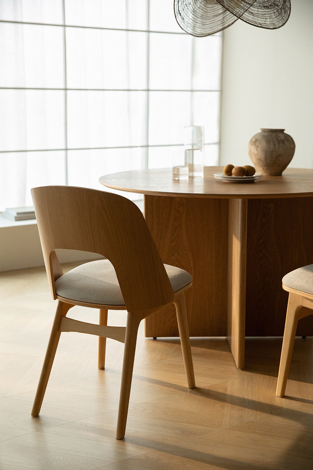 Sedia da pranzo in legno e imbottita Juna
