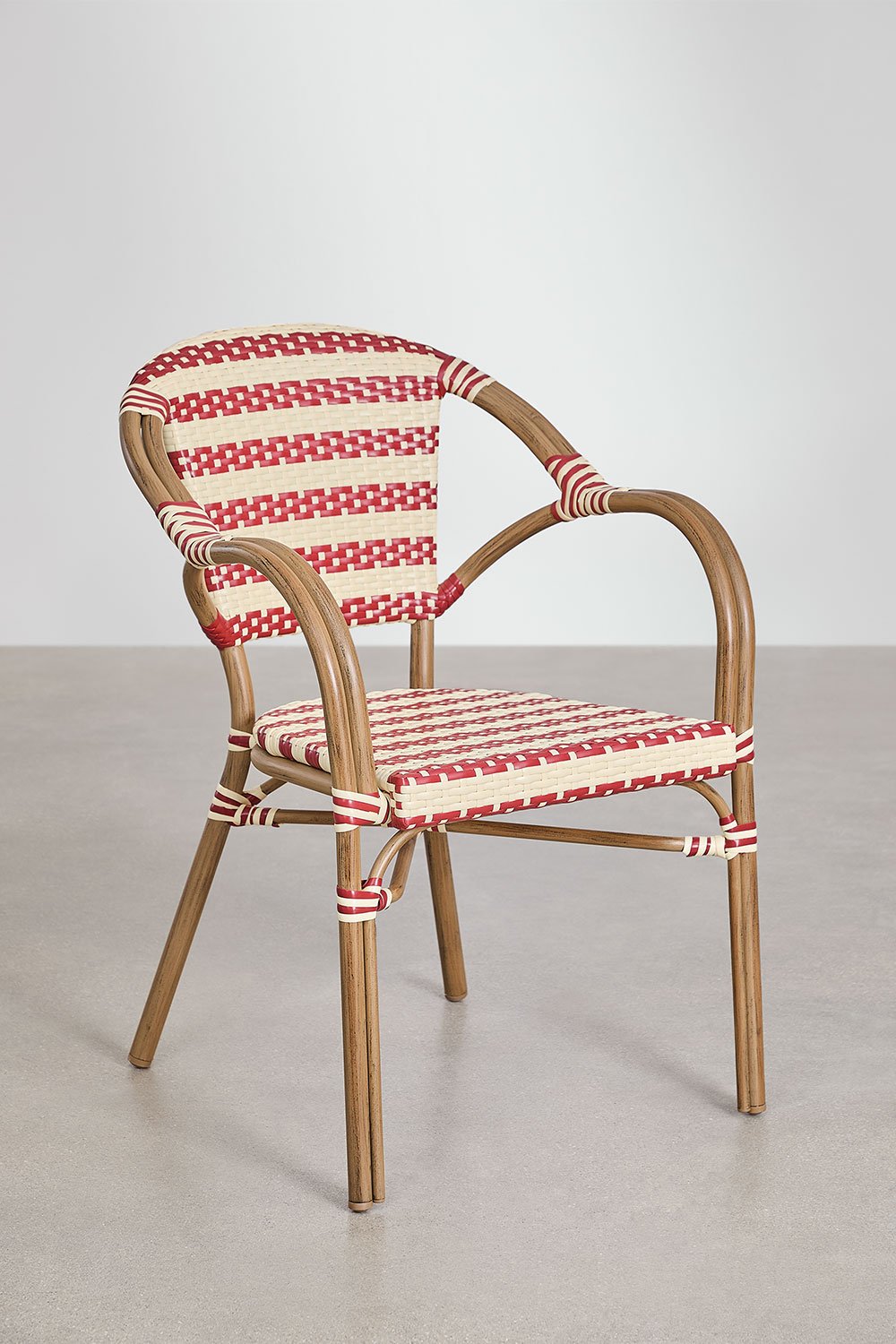 Sedia da pranzo impilabile Solange Bistro con braccioli in rattan sintetico e alluminio