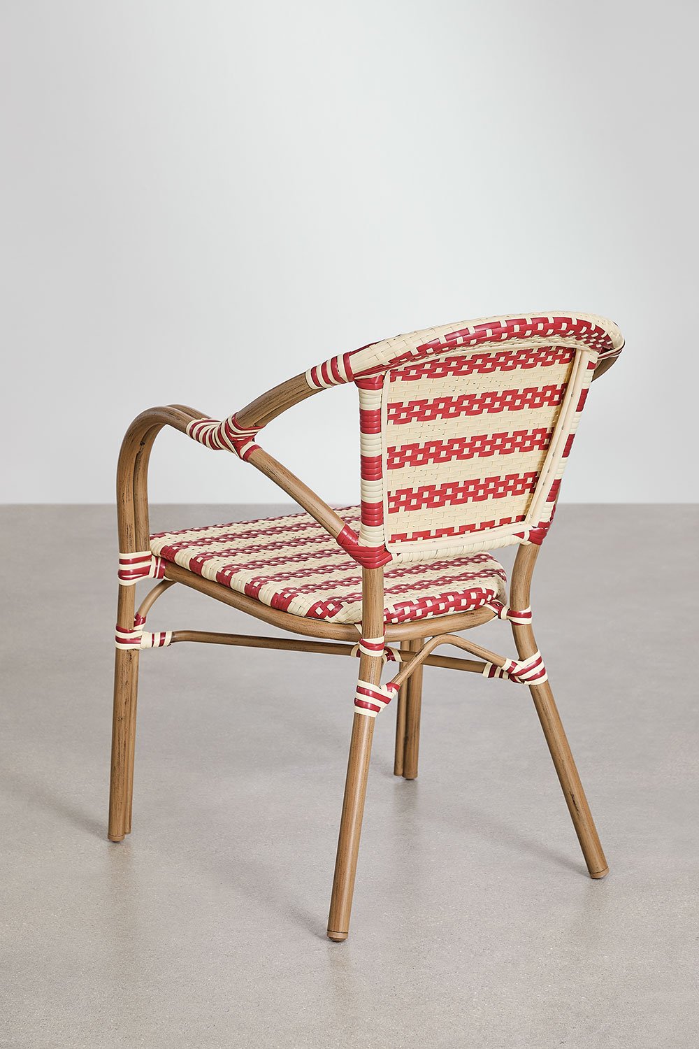 Sedia da pranzo impilabile Solange Bistro con braccioli in rattan sintetico e alluminio