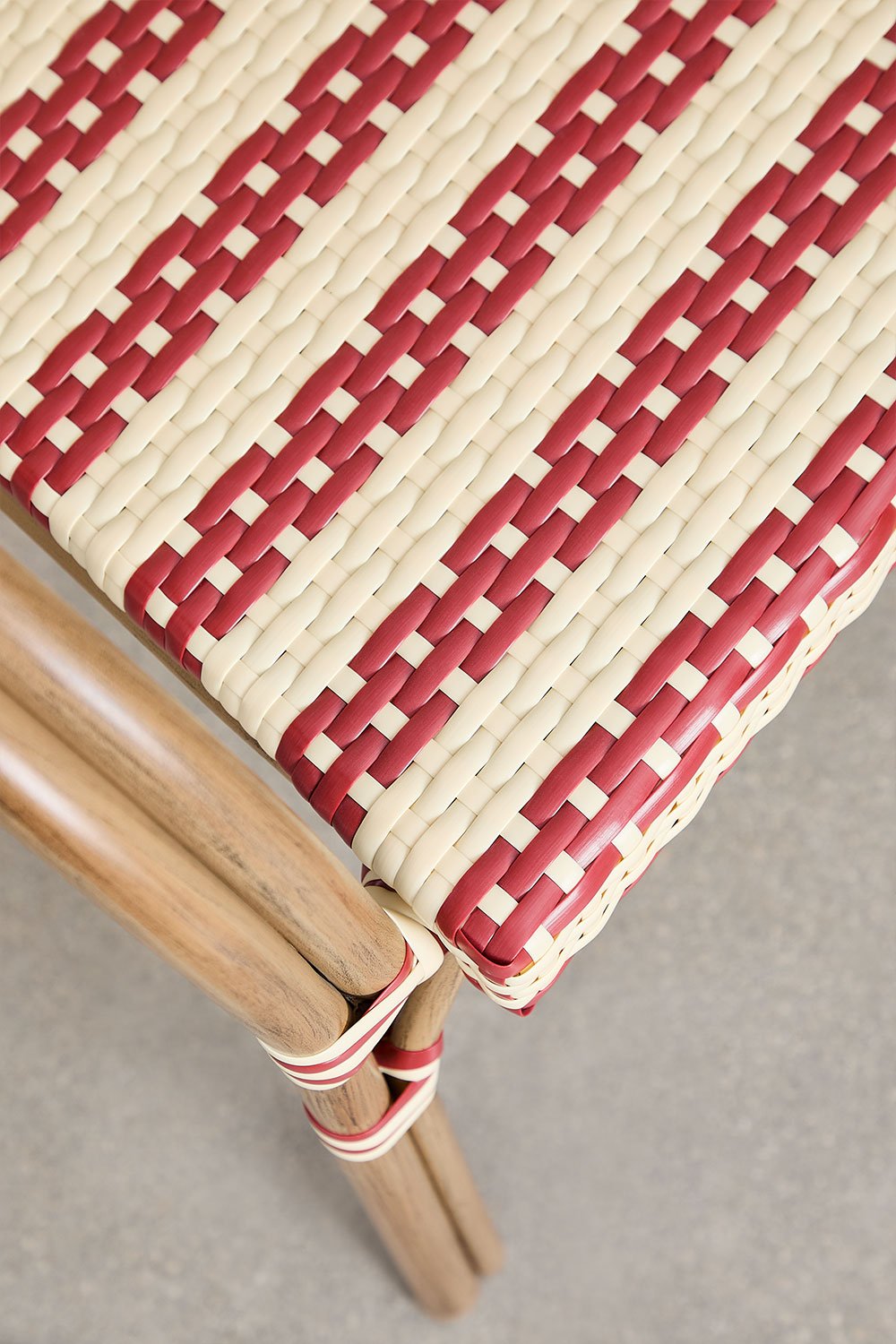 Sedia da pranzo impilabile Solange Bistro con braccioli in rattan sintetico e alluminio