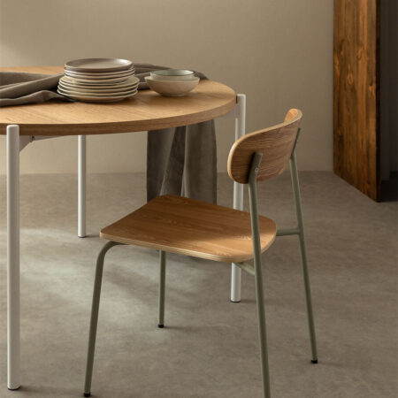 Sedia da pranzo impilabile in legno Wilpier