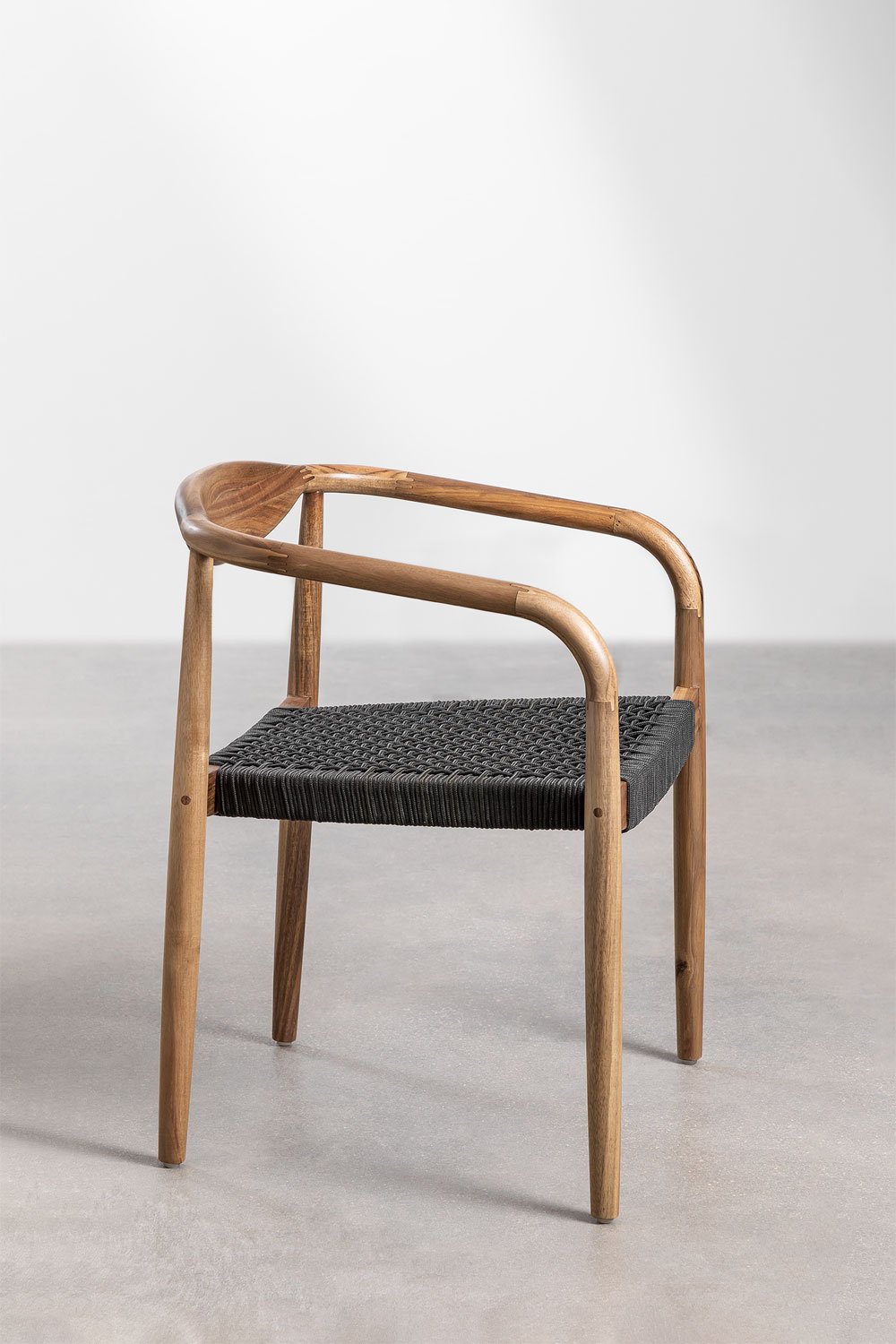 Sedia da pranzo Mallory in legno di acacia e corda intrecciata