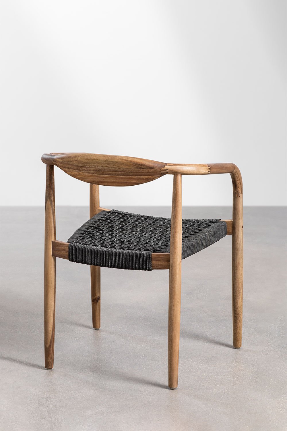 Sedia da pranzo Mallory in legno di acacia e corda intrecciata