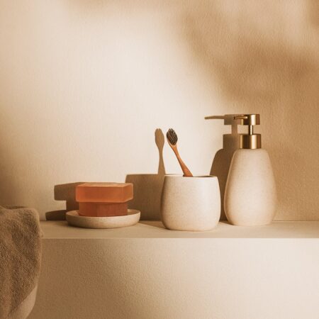 Set da bagno in resina Yegro