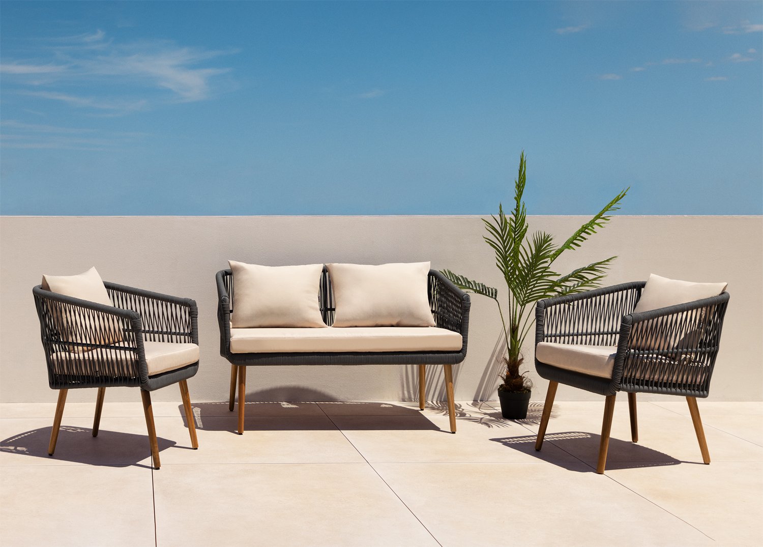 Set da giardino con divano 2 posti e 2 poltrone in legno di acacia e corda intrecciata Barker Style