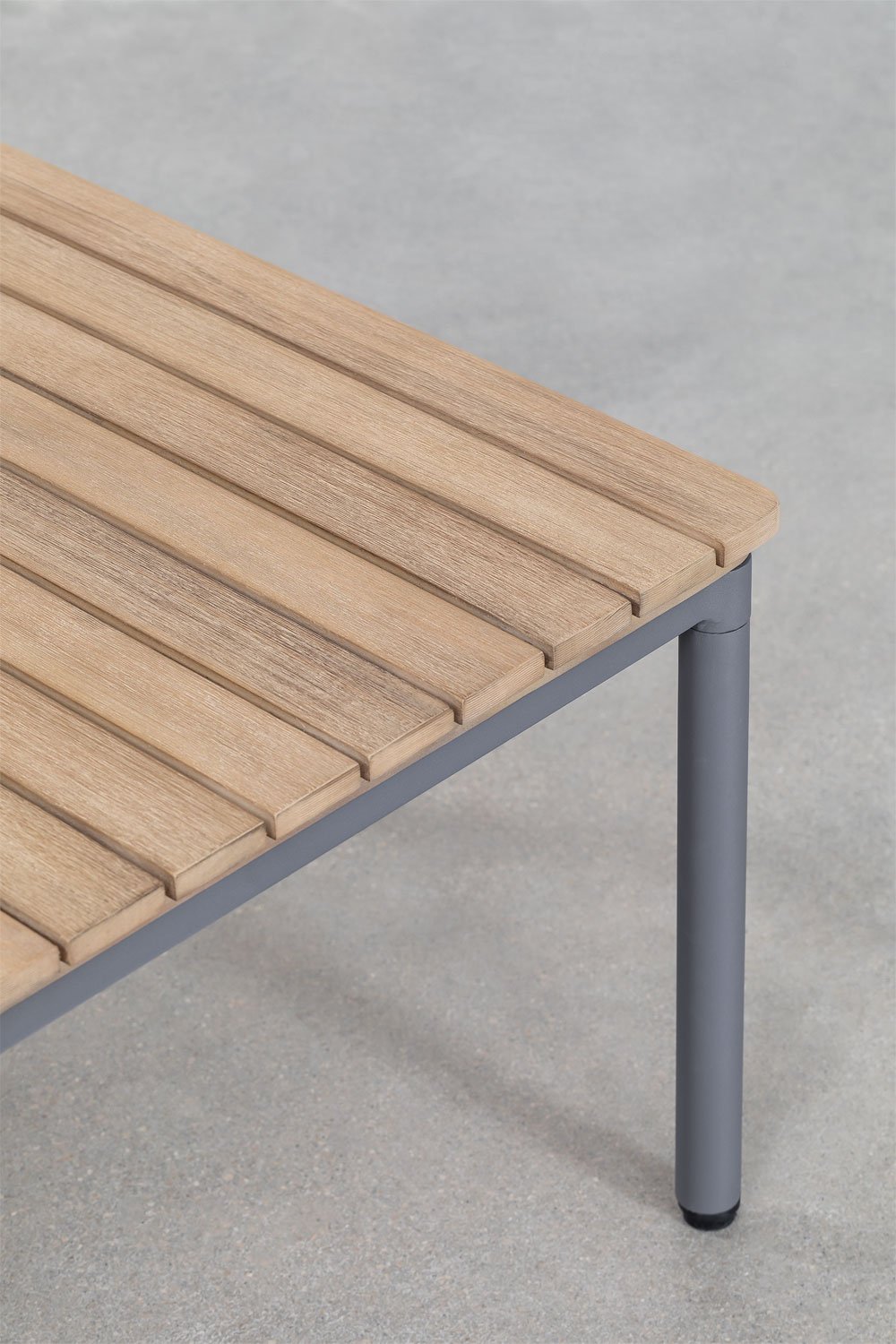 Set da giardino con divano 2 posti, 2 poltrone e tavolino in alluminio e legno di acacia Basper