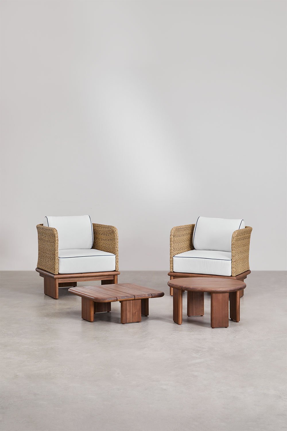 Set da giardino con 2 poltrone e 2 tavolini in rattan e legno di acacia Famara