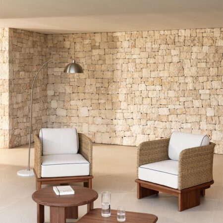 Set da giardino con 2 poltrone e 2 tavolini in rattan e legno di acacia Famara