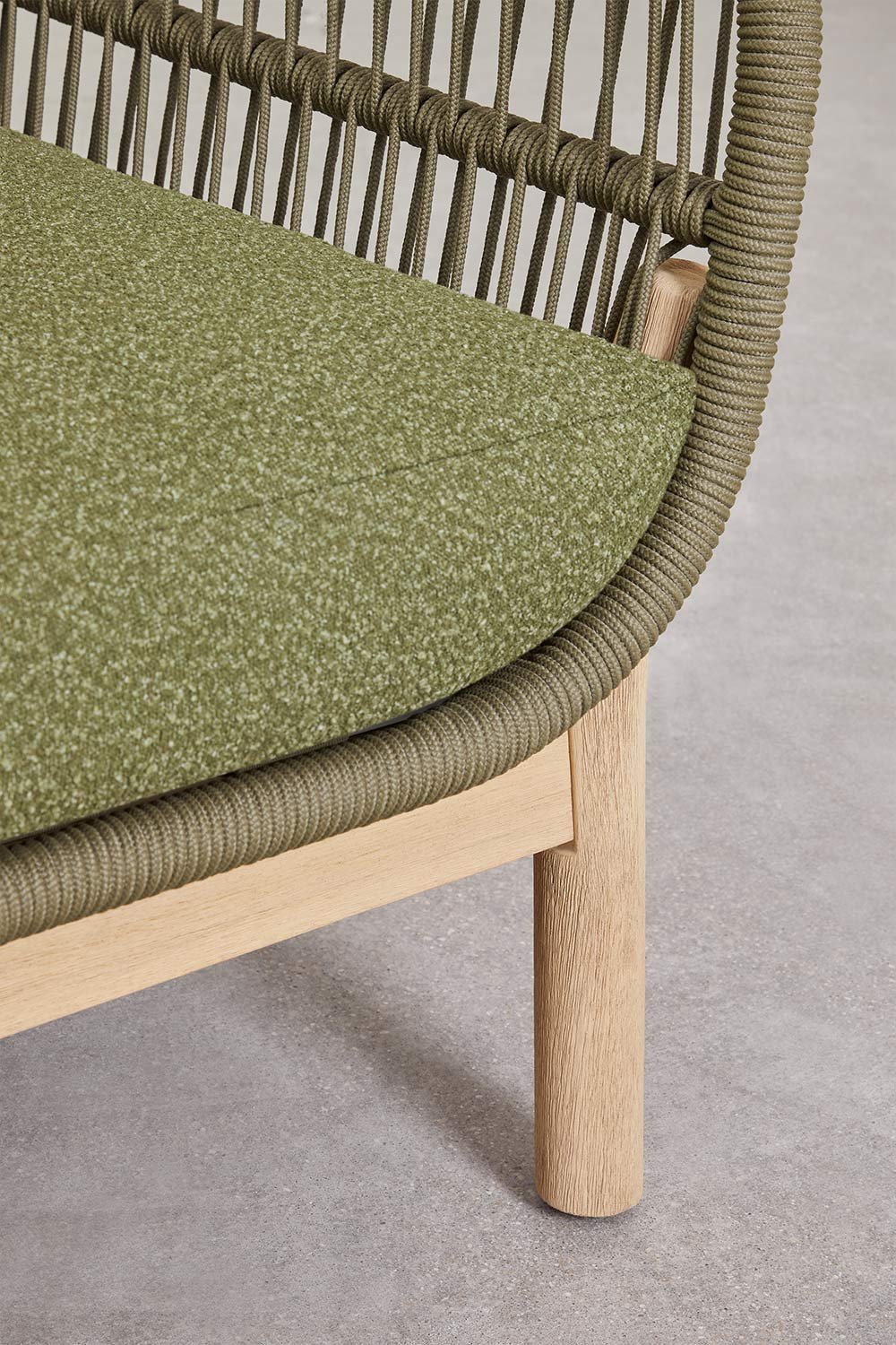 Set da giardino con 2 poltrone e tavolino in legno di acacia e corda intrecciata Karvia
