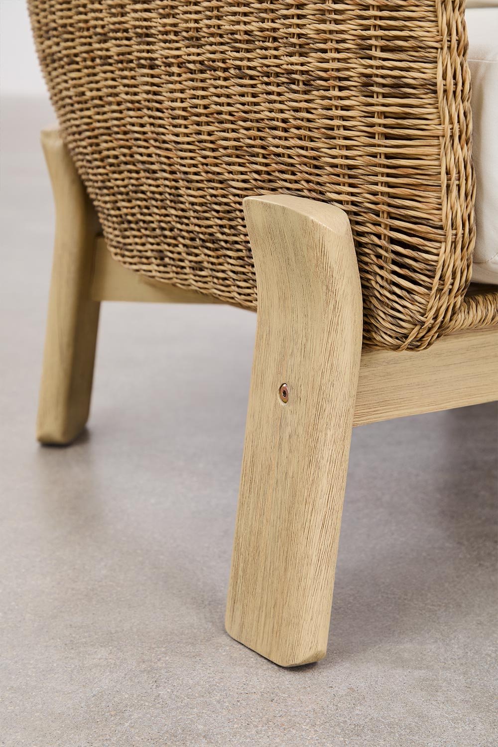 Set da giardino Leilan con 2 poltrone e un tavolino in legno di acacia e rattan