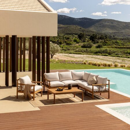 Set da giardino con divano angolare 5 posti, poltrona e tavolino in legno di acacia Melvin
