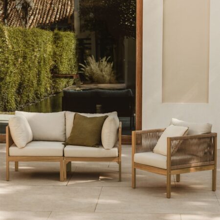 Set da giardino con divano componibile in 2 pezzi con braccioli e poltrona in legno di acacia Branson