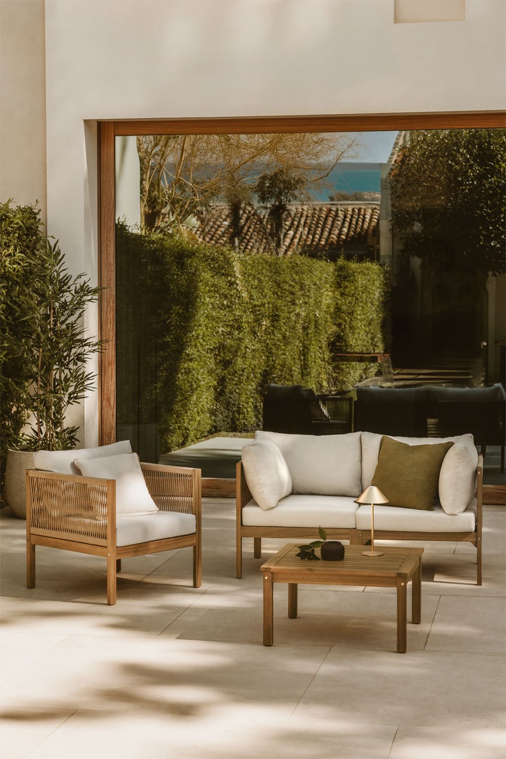 Set di divani modulari Branson in legno di acacia, 2 pezzi, con braccioli, poltrona e tavolino
